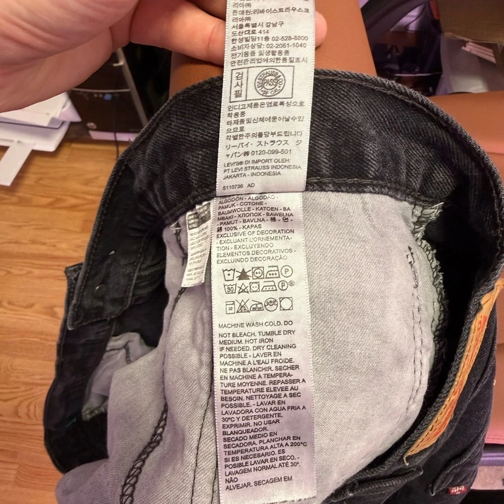 Levi's Black Denim Jeans W50/L32 - Picture 5 of 7